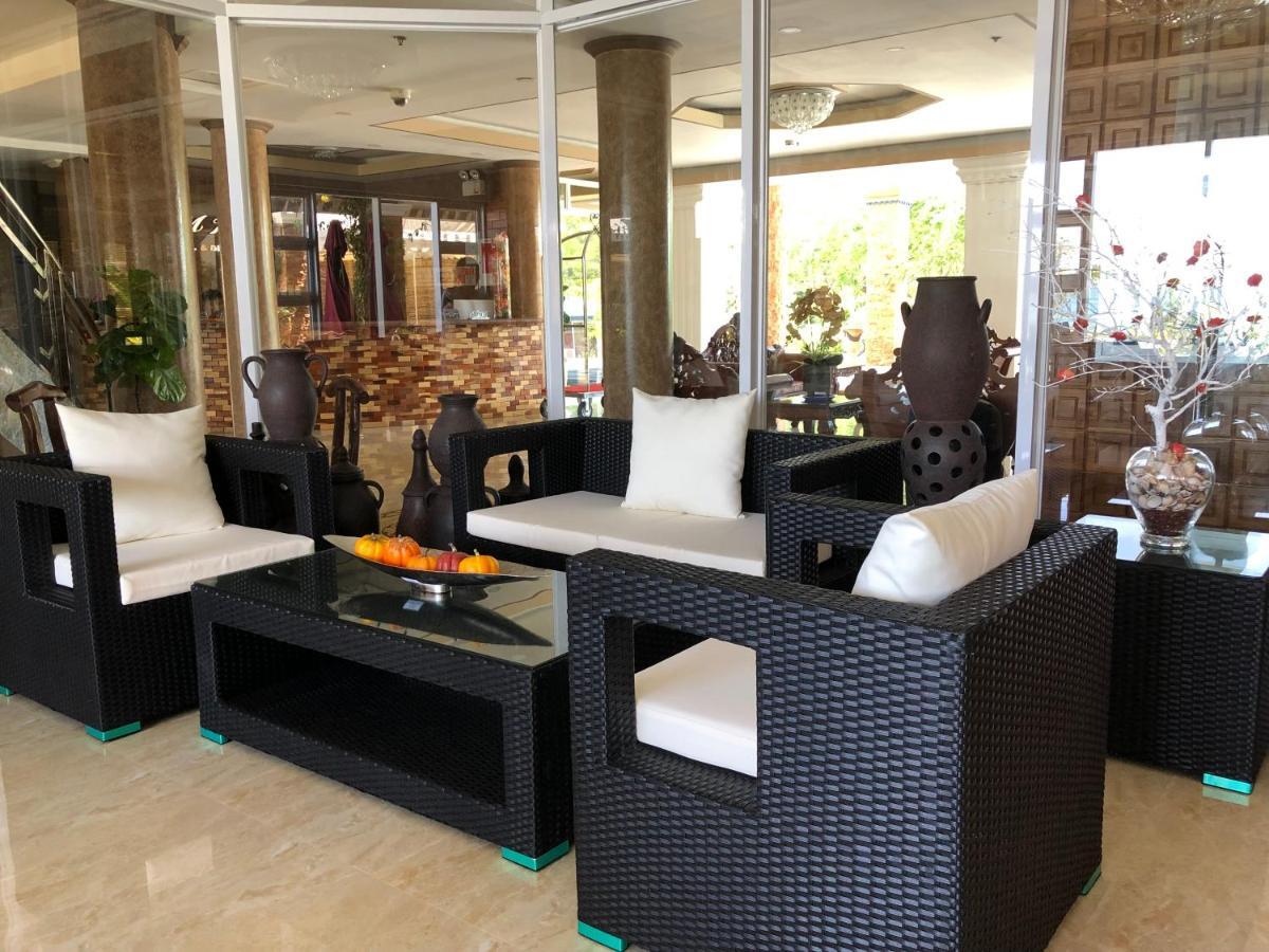 סן חואן Em Royalle Hotel & Beach Resort מראה חיצוני תמונה